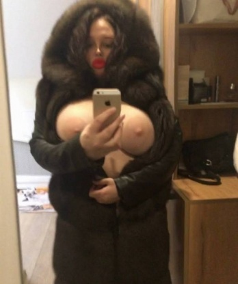 Я опытная и страстная, всегда готова погрузиться в мир твоих фантазий.
🔥 Мои услуги включают классический массаж, французский минет и шикарный секс. Моя задача – удовлетворить все твои желания и сделать тебя счастливым.
📸 Я прикрепила немного фото для твоего визуального наслаждения. Посмотри и убедись сам, какая я красивая и сексуальная!
💫 Мои клиенты оставляют только самые положительные отзывы о моих услугах. Я создаю атмосферу релаксации и настоящей страсти. Убедись в этом сам и приходи ко мне в Москве, чтобы испытать невероятное блаженство.
☎️ Не упускай свой шанс на незабываемые моменты с лучшей индивидуалкой Москвы. Звони мне прямо сейчас и доверься моим нежным рукам. Жду тебя, мой дорогой! 💫 Александрина
